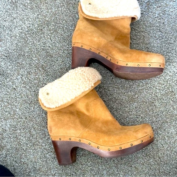 UGG Lynnea Brown Leather Suede Fold Over Shearling Cuff Clog Boots Size 8 - Picture 2 of 6